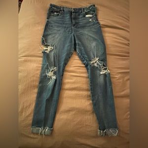 Distressed, cuffed, medium wash American eagle curvy jeans